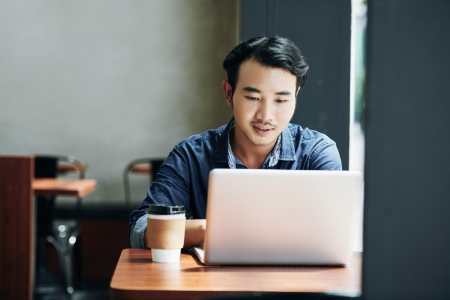Session de formation pratique sur les techniques d'accessibilité web