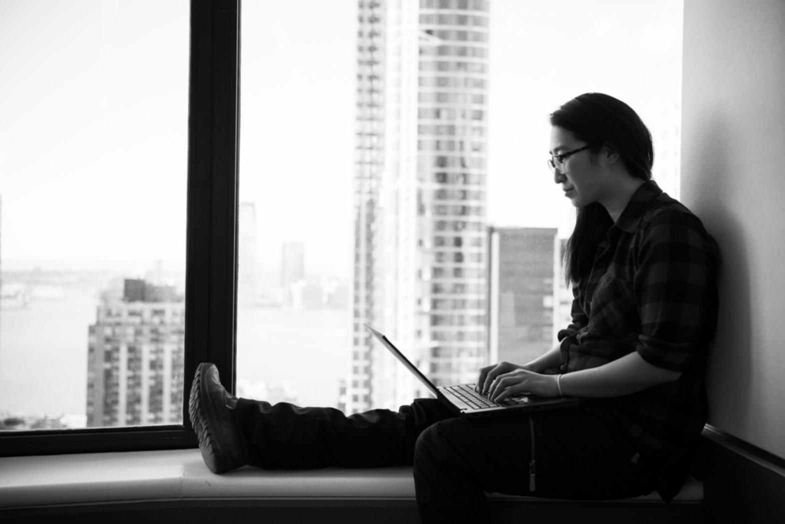 Espace de travail collaboratif où notre équipe conçoit des solutions d'accessibilité web